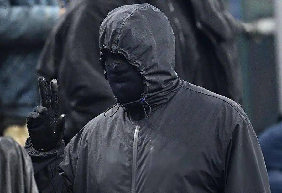 不是刚说要「重铸阿迪荣光」!_yeezy_bianca_球鞋