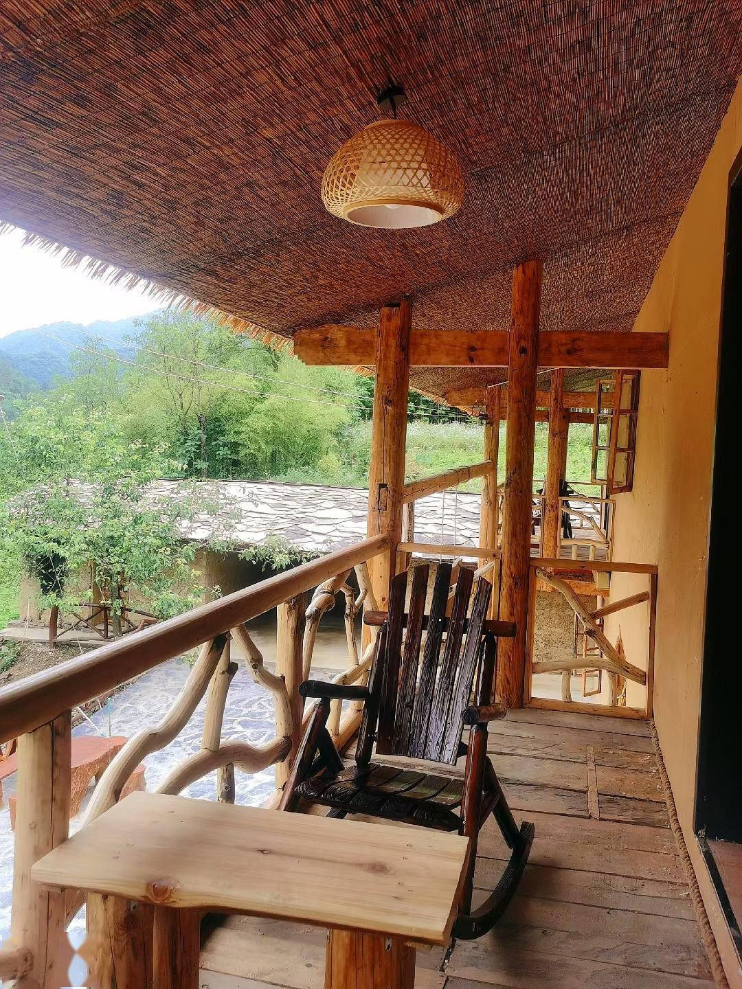 竭力盘活石板屋,垛木房,穿架房等闲置资源.