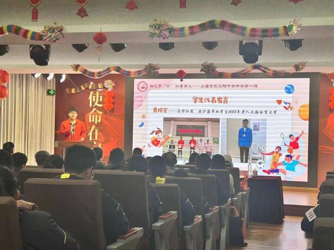 上海市东辽阳中学非沪籍毕业学生黄振宵通过自己的努力如愿以偿考上了