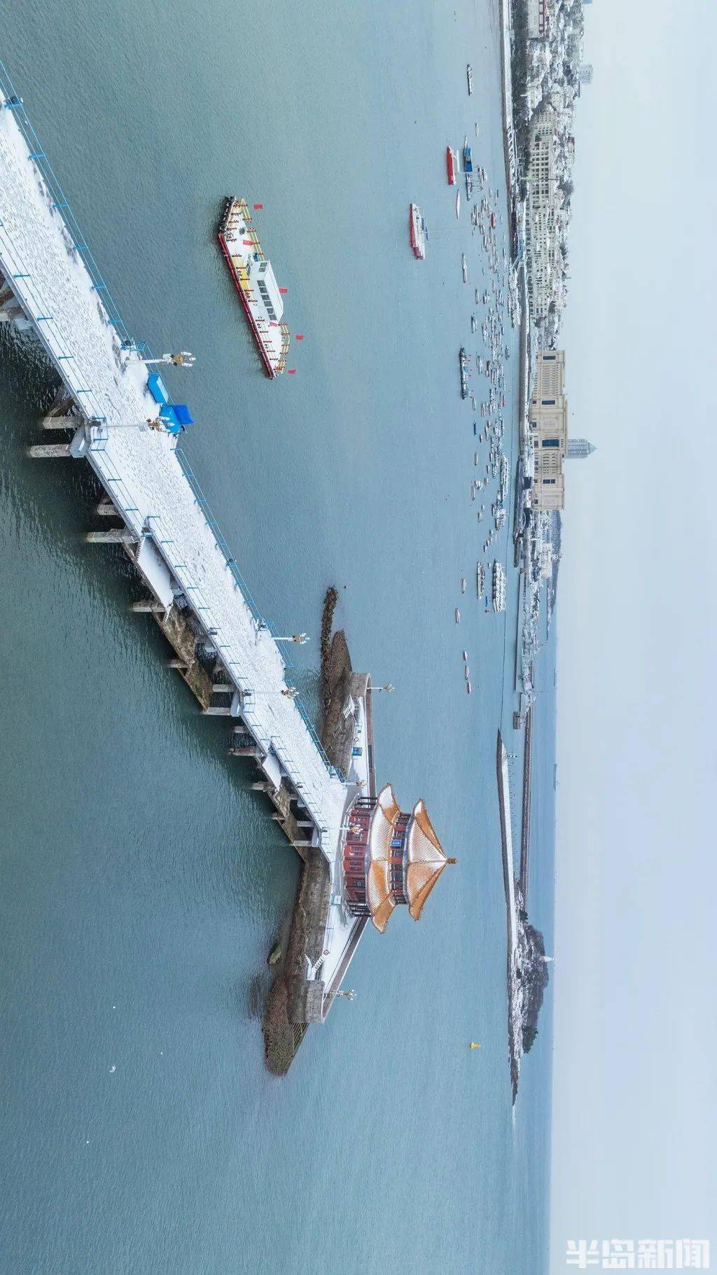 青岛海边雪景图片