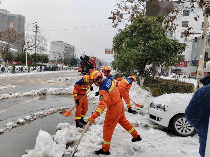 抗击雪灾图片