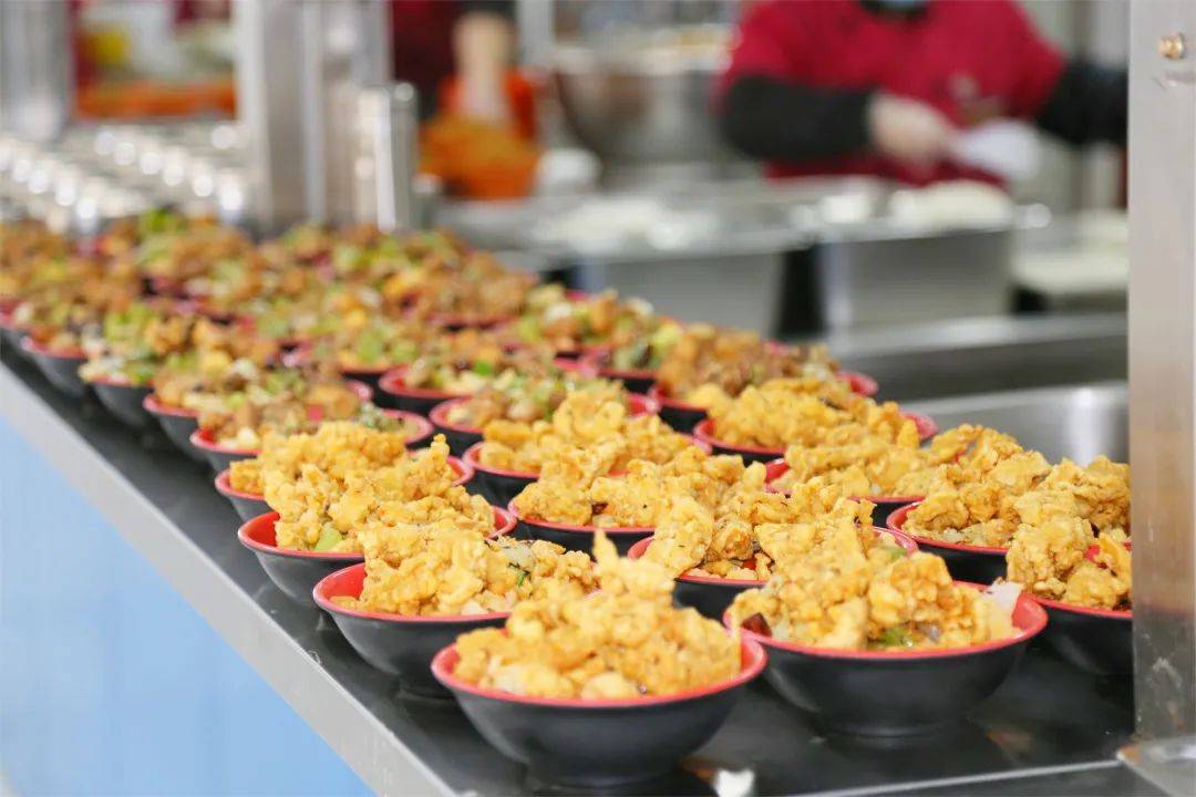 翔宇食堂汇集人间美食,在忙碌的学习生活中领略世界各地的美味.