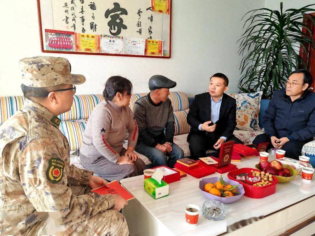 皋兰县委书记康石开展春节前走访慰问