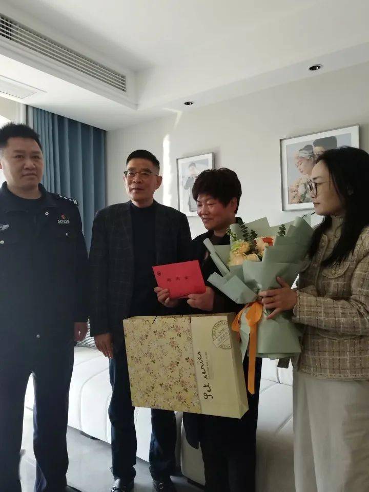 父亲救人牺牲后,女儿累计捐款超10万_丁红武_丁佳颖_舟山市