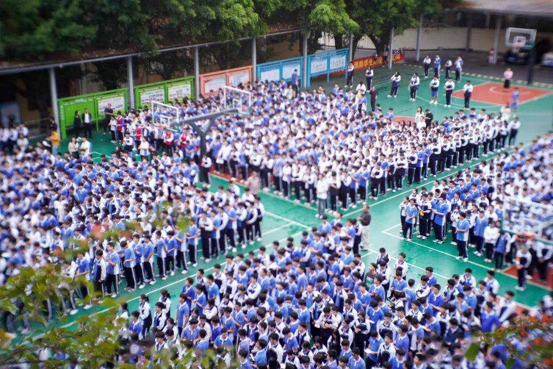 乘风破浪,龙腾四海——东升学校高中部举行2024年春季学期开学典礼