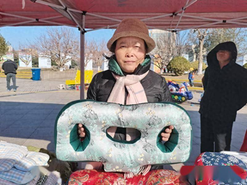 临朐耳枕亮相潍坊日报社元宵灯会美食节_市民_魏霞_产品