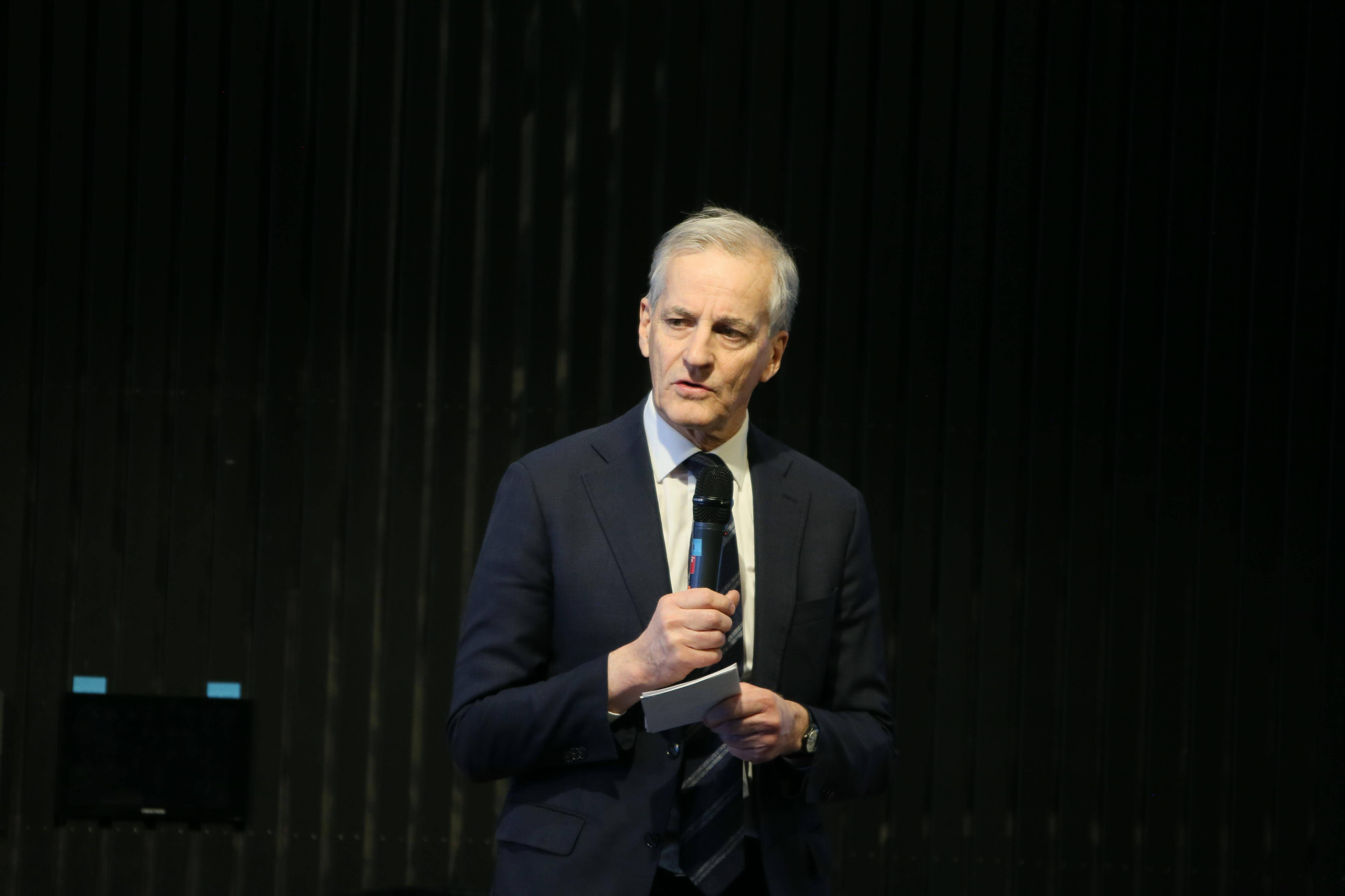 挪威首相:挪中两国可以在许多领域加强合作_希尔克内斯_大会_马克郡