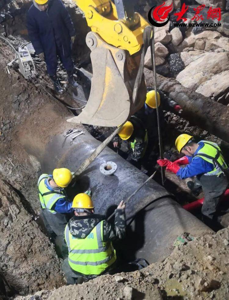冒严寒紧急供水抢修 大沙路一爆管点当晚修复_人员_自来水_管道