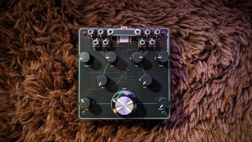 狂野小盒子:home bake instruments 推出 巴掌大的 drone 合成器