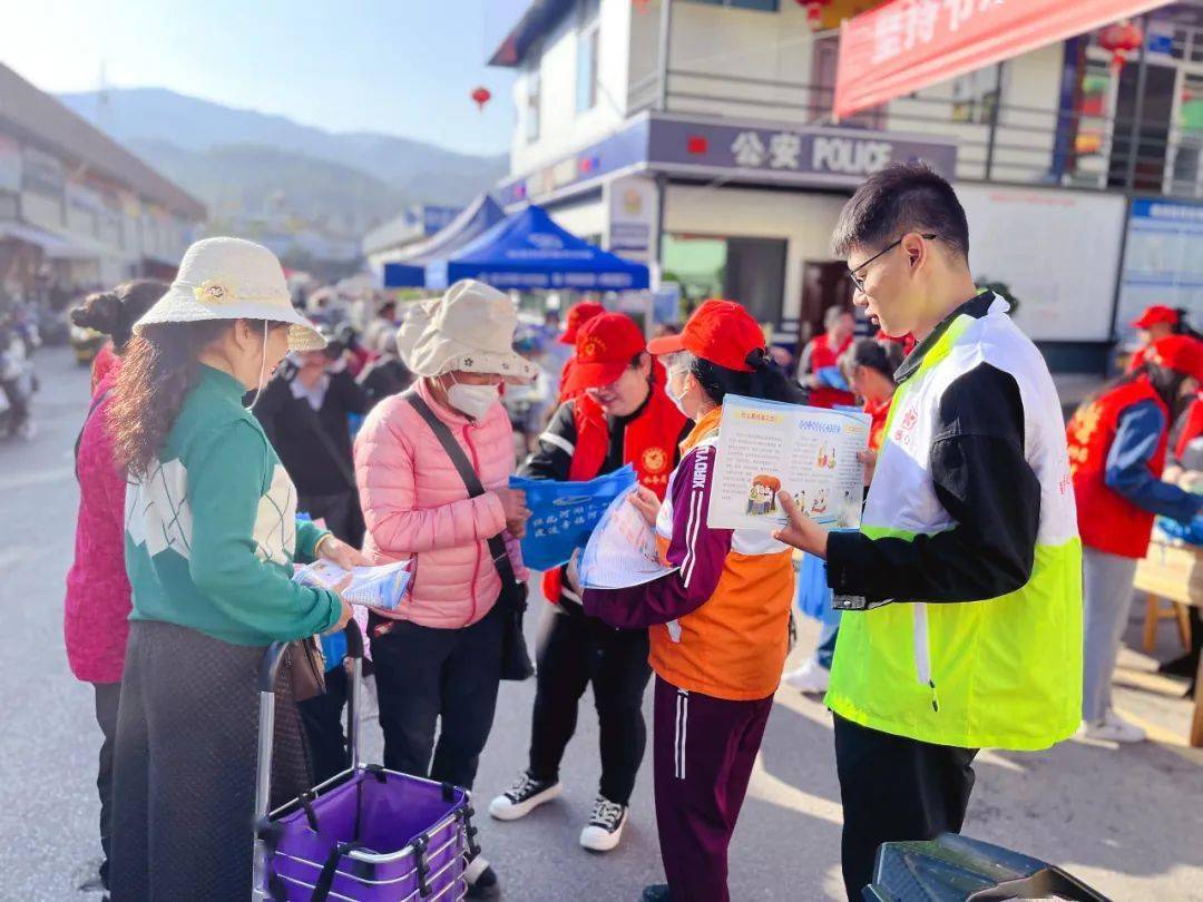 黄希萍 :甘当基层阳光监督员_社区_工作_南涧镇