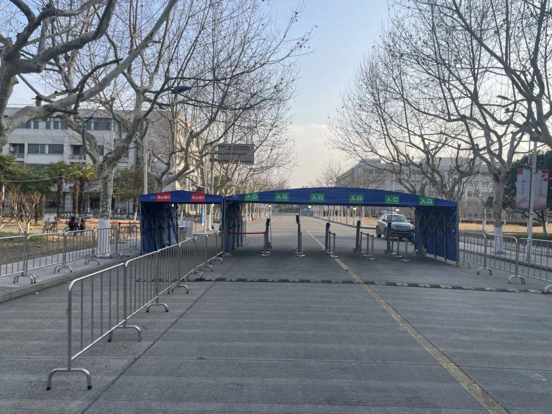 学生的一则建议让这所高校改造了校门入口_社区_服务平台_北门