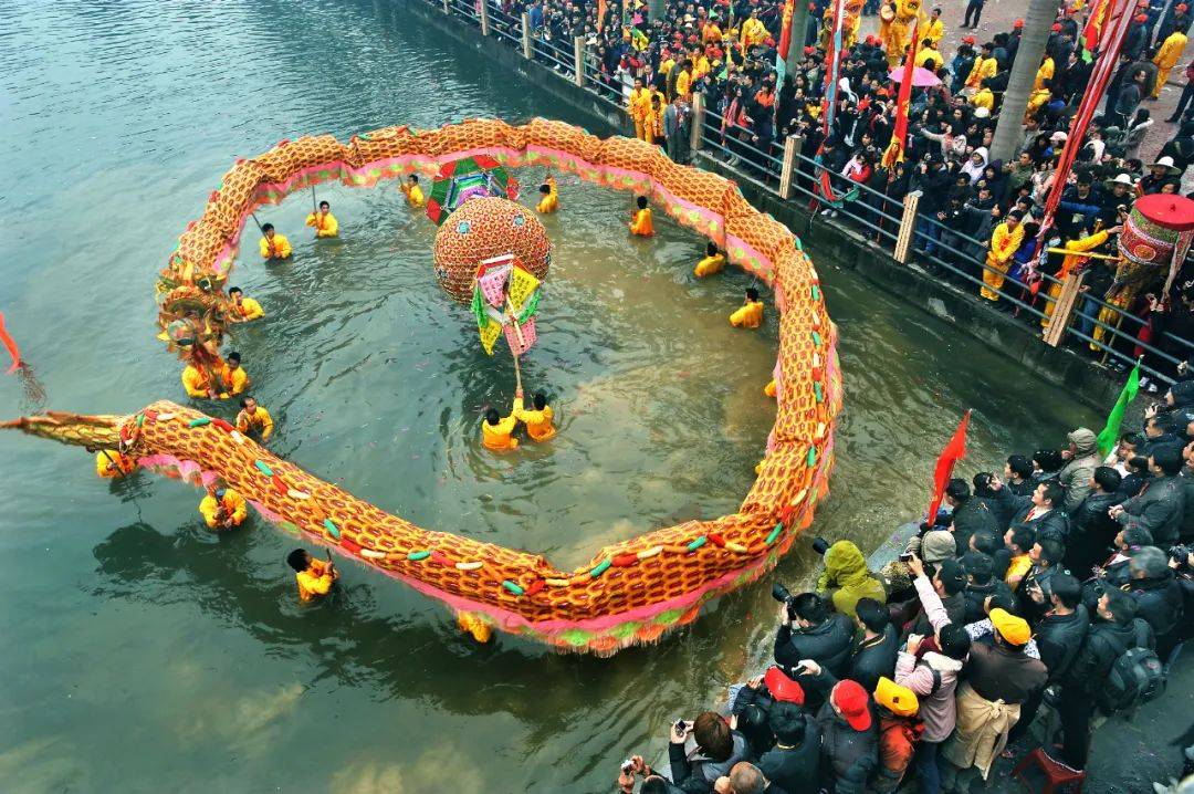你见过"龙灯戏水"吗?今天,就在江门开平精彩上演!_泮村_花灯_灯会