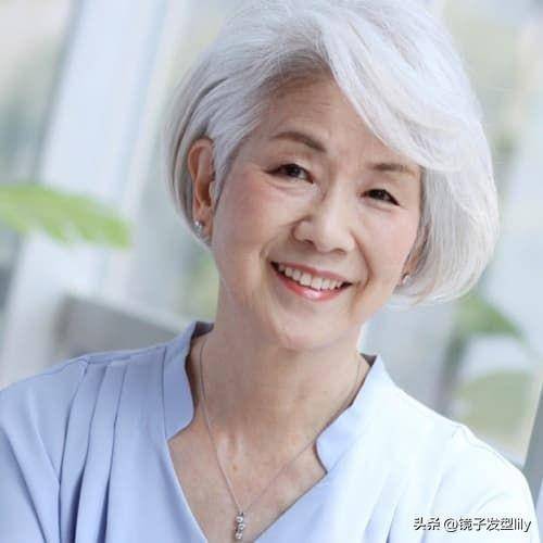59到89岁的姐姐们,发型可以考虑这三种,就算满头花白头发也很美