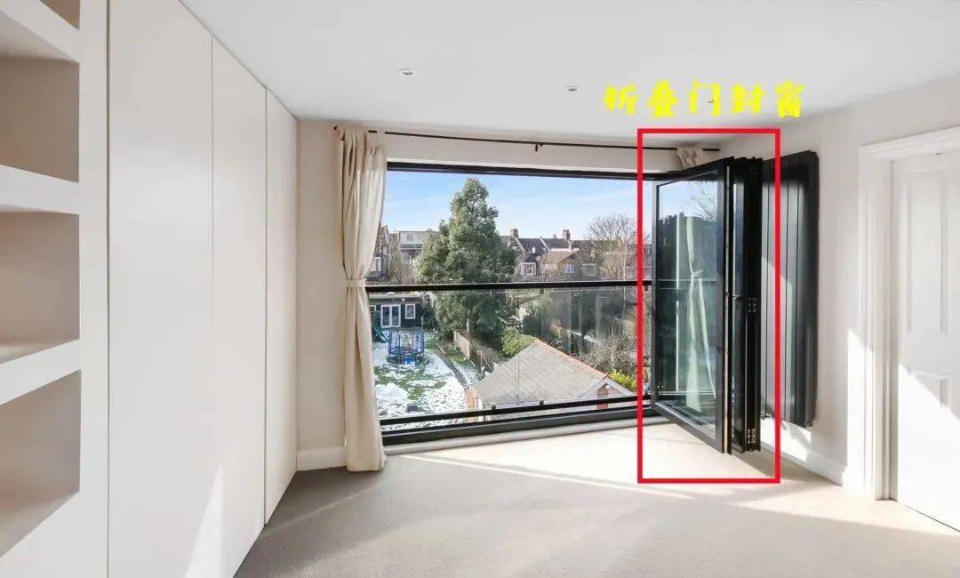 一般来说,普通的折叠门封阳台价格在每平方米500-2000元之间.