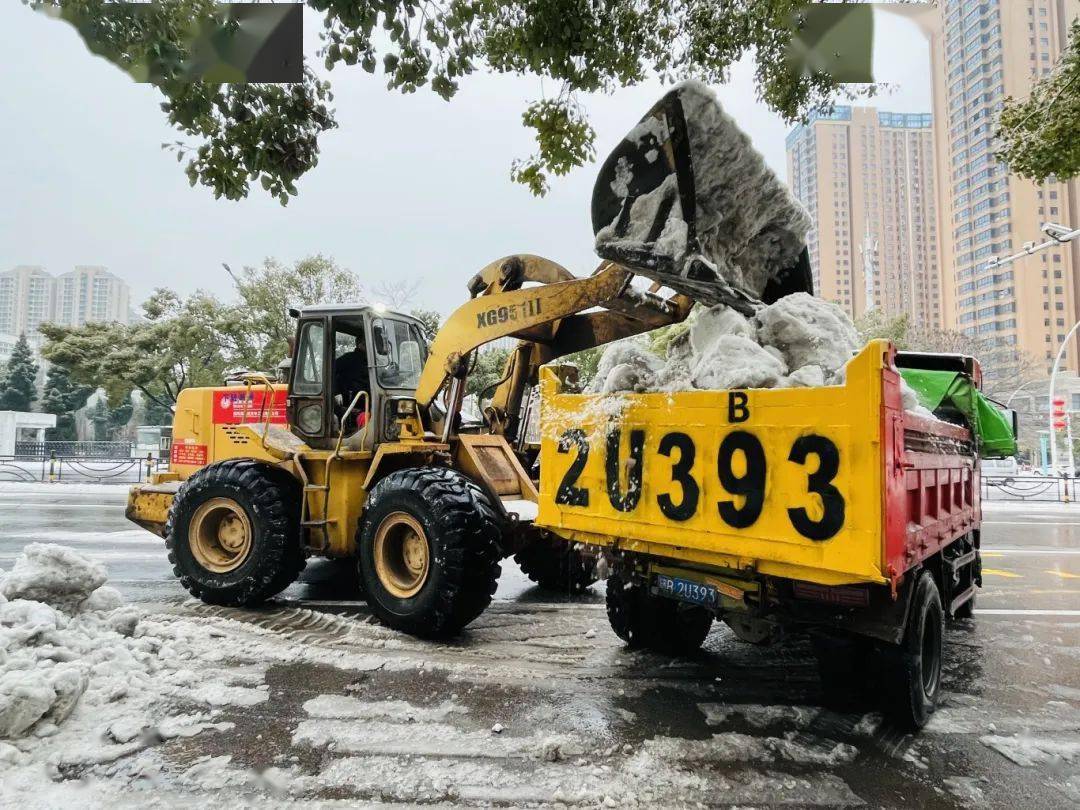 还有重要出行信息↓_雨雪_全线_北至