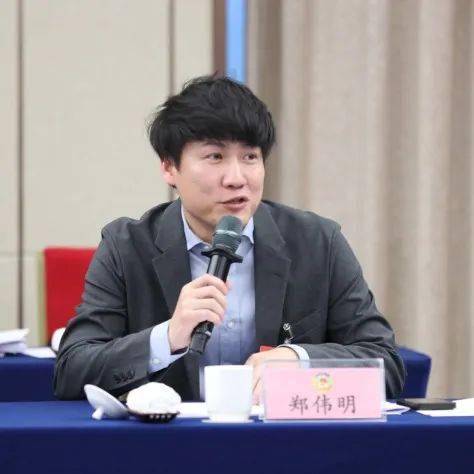 郑伟明区政协委员,省教育科学研究院附属小学副校长在政府工作报告中