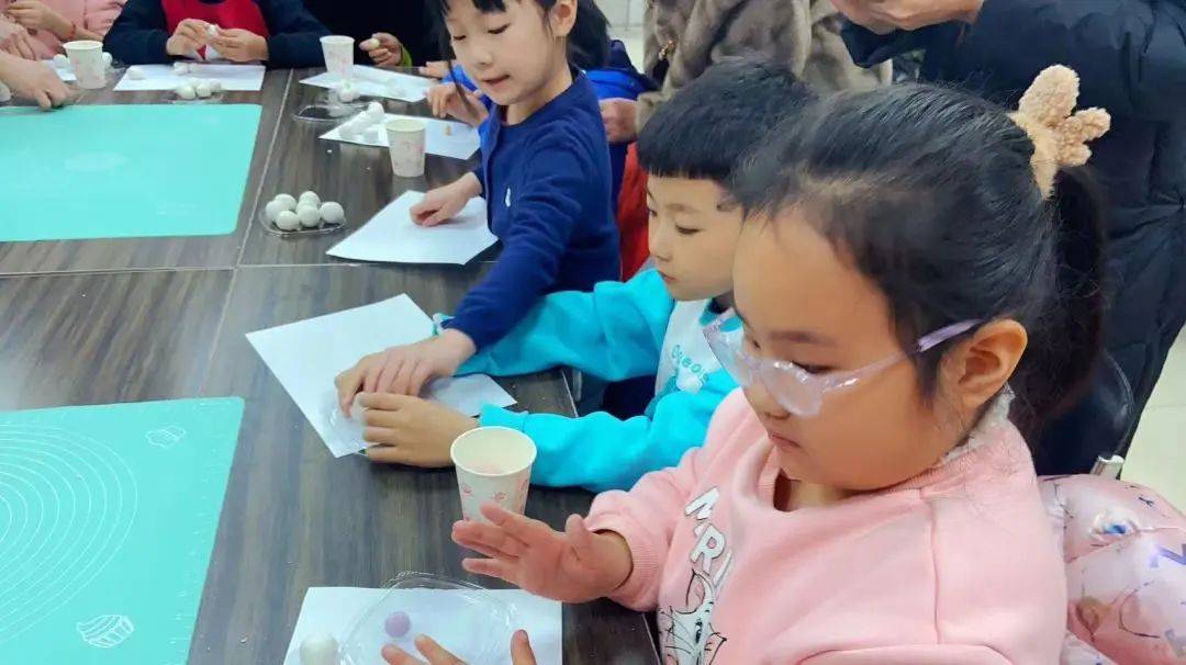 纯正里社区将继续做好丰富青少年课余文化生活工作,通过丰富多彩的
