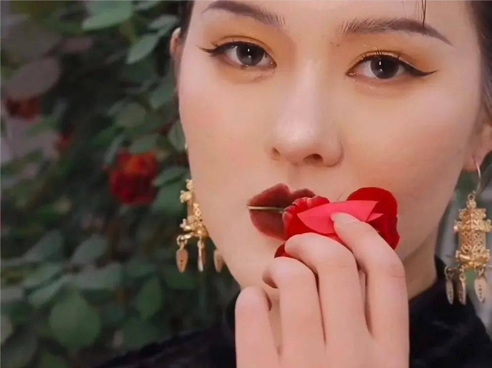 95后川妹子为乡村女性化妆,送全村人"出道",网友