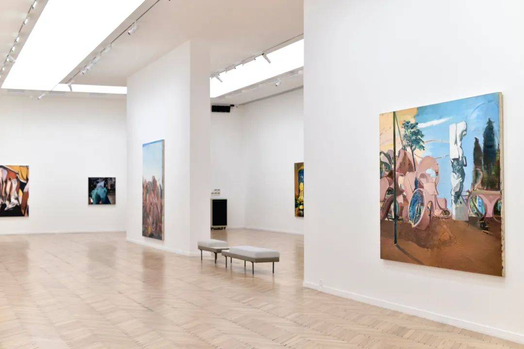 本次展览是在意大利mart美术馆展出开幕后,在上海艺博画廊进行的平行