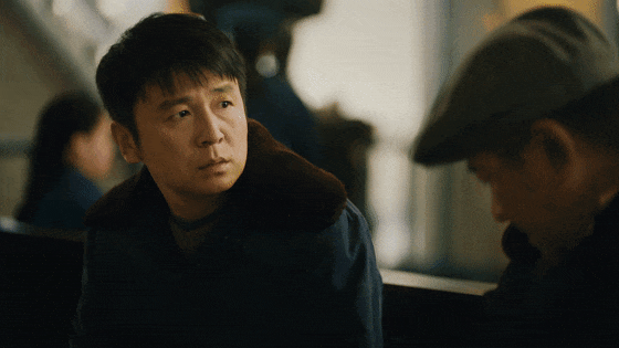 贾玲暴瘦100斤,狂赚30亿,没想到捧红了这个"废物"