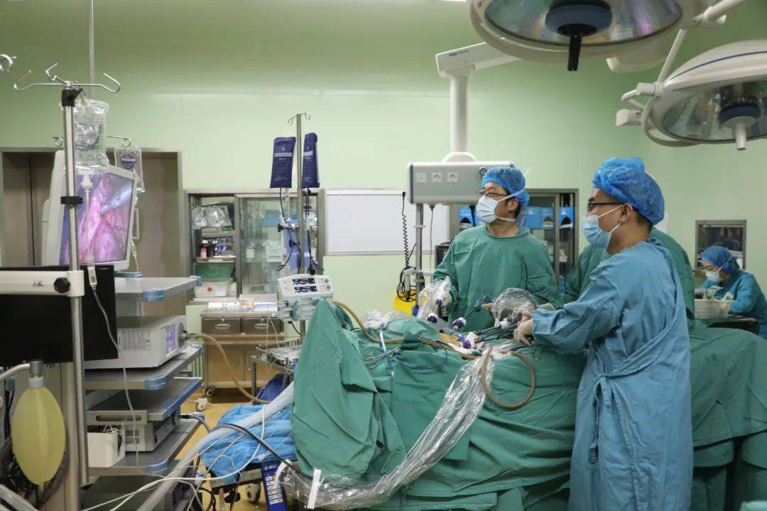 青岛市城阳区人民医院为病情复杂患者成功完成腹腔镜下胃大部切除术