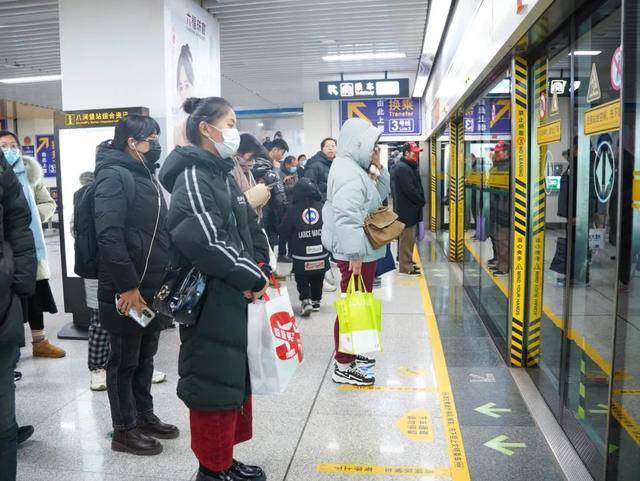 3号线:往滩头方向,运营时间延长至23:00;往龙洞方向,运营时间延长至23