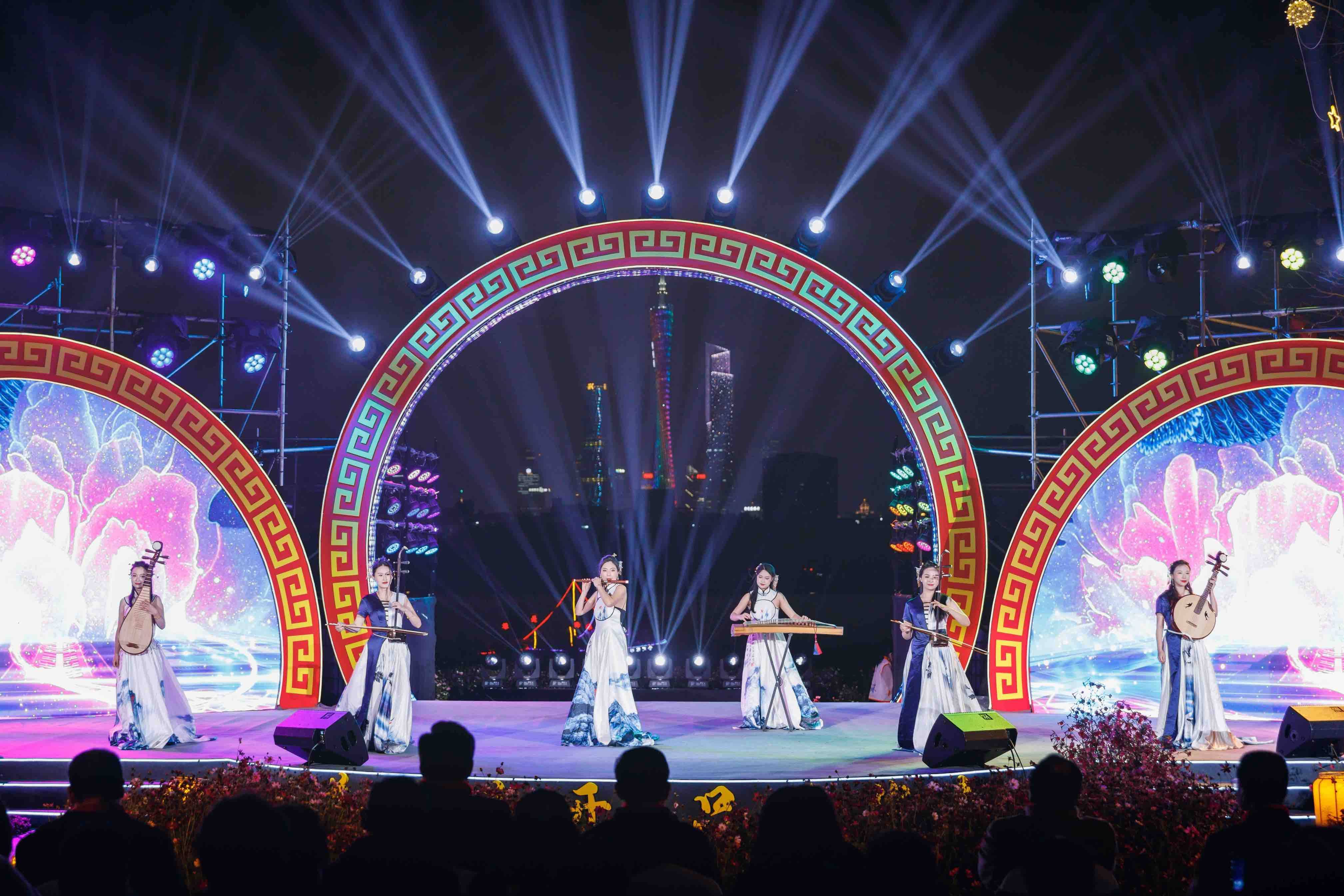 "国家一级演员常安动情演唱歌曲《海珠那么美》,作为海珠区原创主题曲