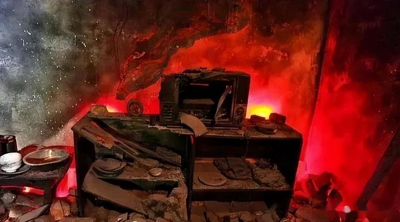 01案例一2月3日,湖北十堰,一山体因村民祭祀焚烧纸钱引燃了周边杂草