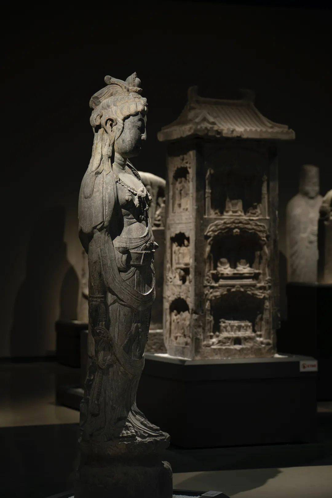 河南博物院:馆藏荥阳大海寺出土造像_平台_菩萨_资料性