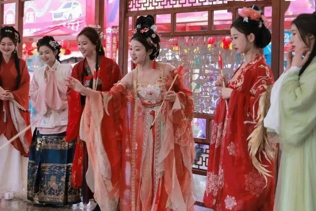 茶叶优质菜籽油,涪江大曲剪纸,卧佛竹麻编,玉溪石刻多种参展产品尽情