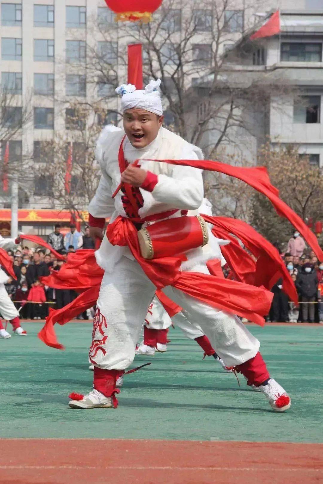 【网络中国节·元宵】男女老少齐上阵 鼓乡腰鼓闹元宵