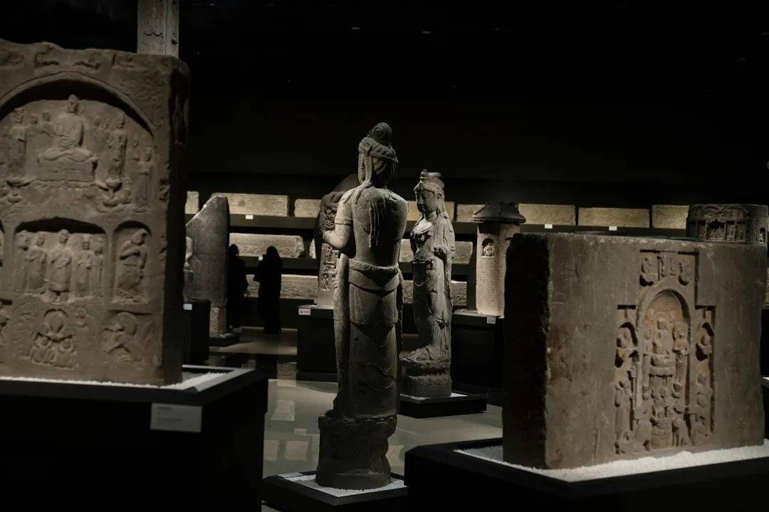 河南博物院:馆藏荥阳大海寺出土造像_平台_菩萨_资料性