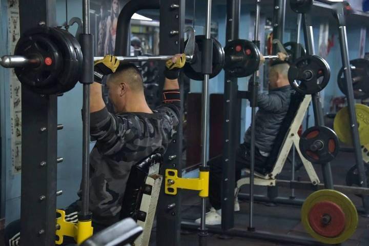 龙年健身已开启热辣滚烫模式,节后第一周健身房人气快速回升_训练