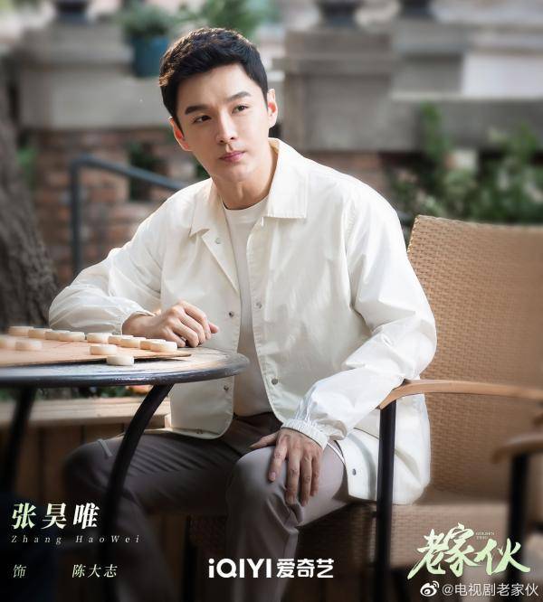 《双世宠妃》里的东岳国大王爷墨奕怀,和女主有情感纠葛,又与男主明争