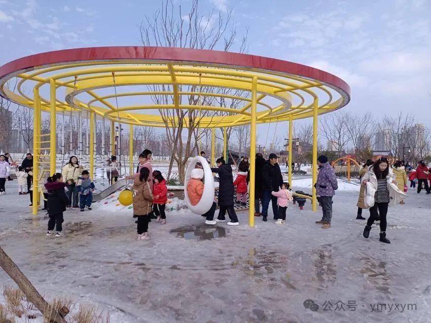 银装素裹迷人眼,楚王城里欢乐多