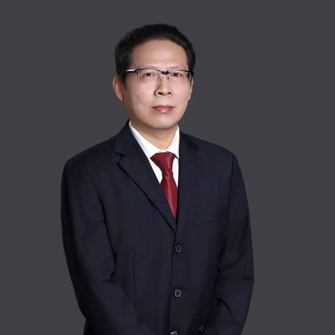 中学数学高级教师,南山中学数学备课组组长.