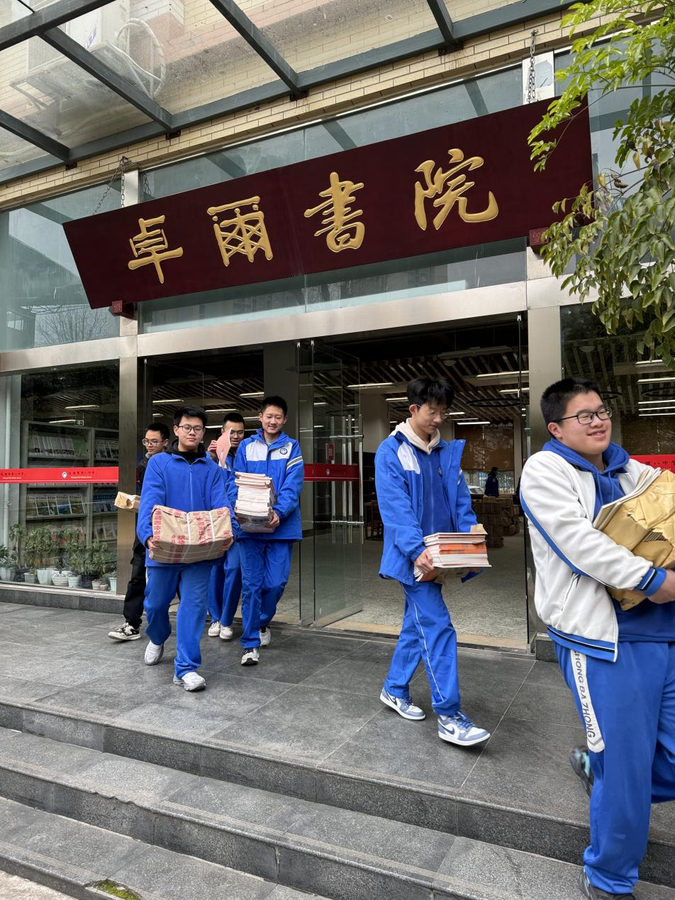 【我们开学啦】龙行龘龘,喜气洋洋,开学大吉——成都八中新学期开学