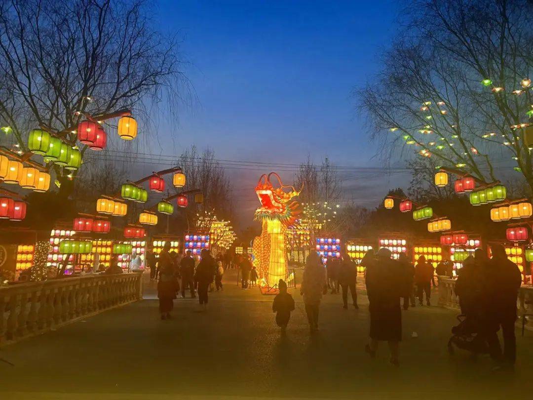 北京这里有座"青龙不夜城"_公园_表演_清明上河图