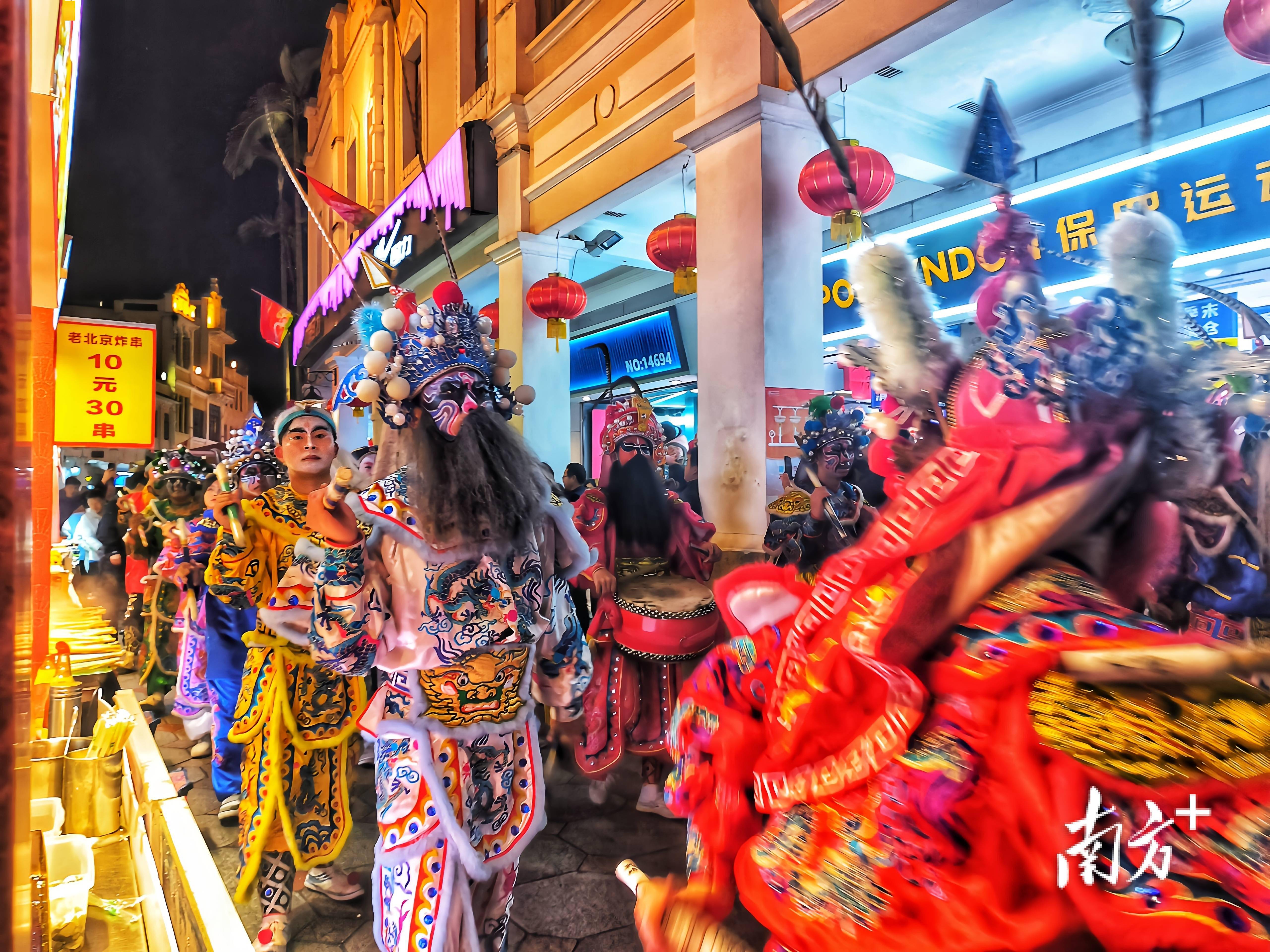 南方  李姗恒 拍摄"一声哨子响,千百棍子舞",潮汕英歌一舞,梁山好汉