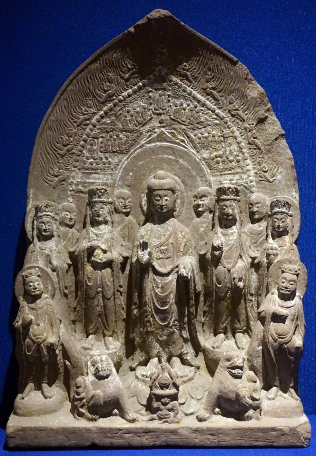 梁大通二年石雕比丘晃藏造释迦像成都市西安路出土唐代白石彩绘立佛