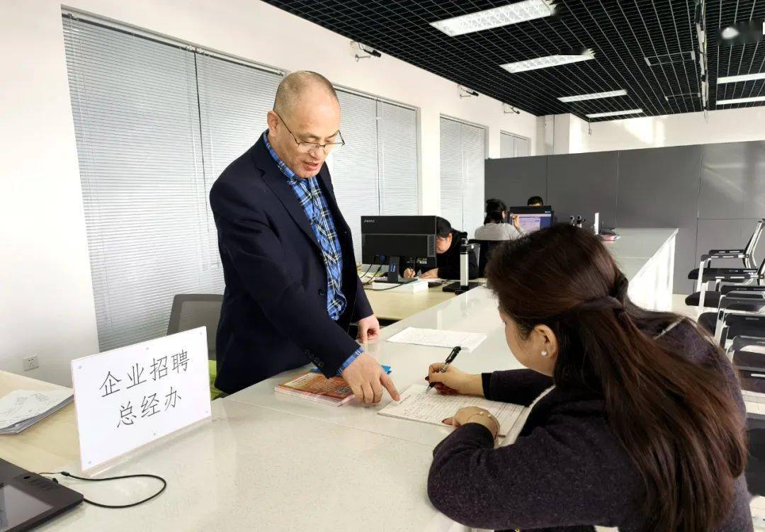 【实干争春早】区人力社保局多点发力应对春节后企业