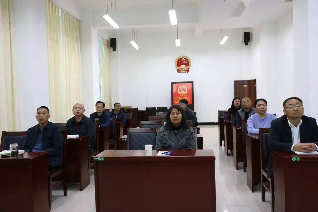 永德县人大常委会组织干部职工收听收看临沧市第五届人民代表大会第四