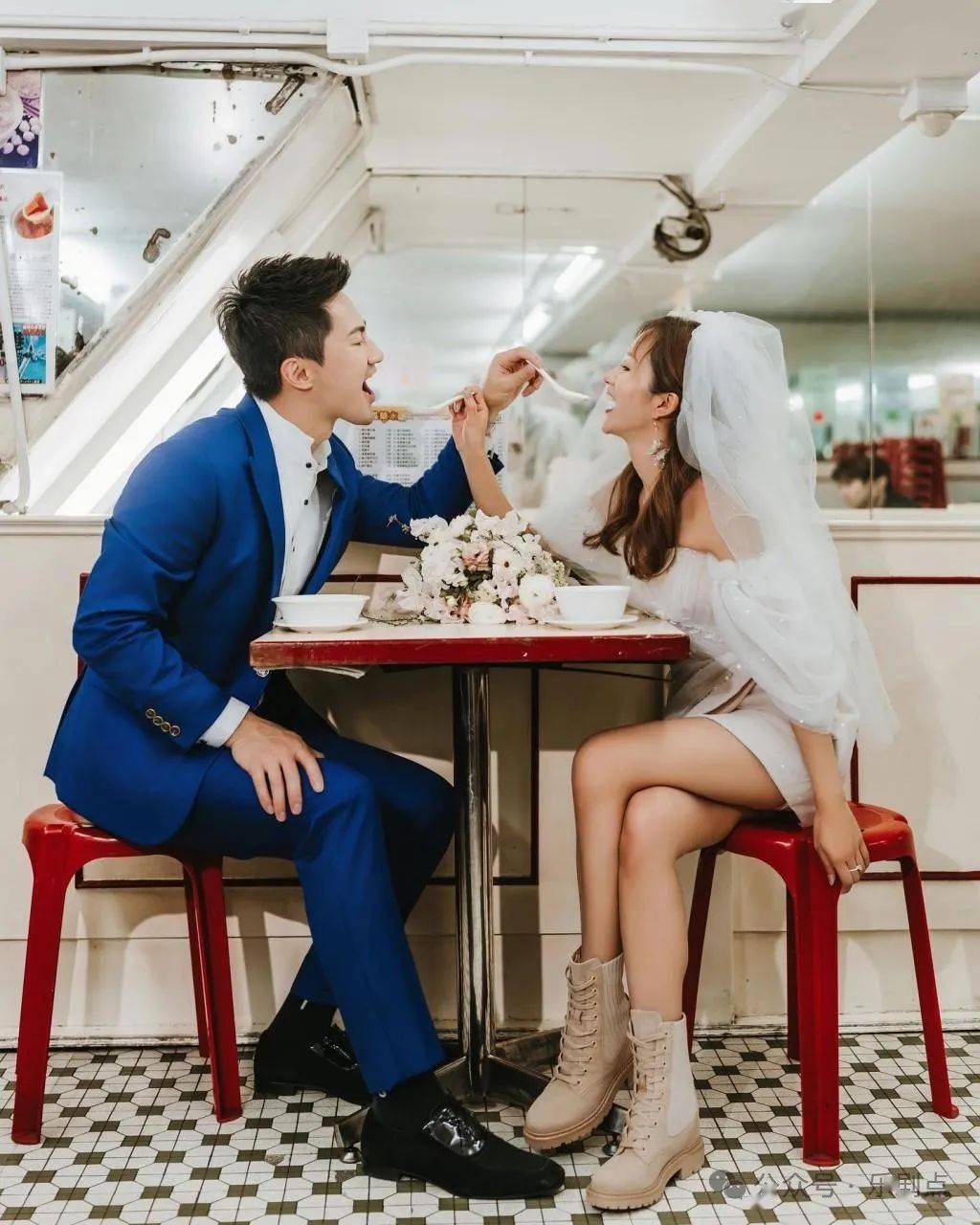 与港姐未婚妻甜蜜互喂糖水,眼神拉丝甜到爆_郭子豪_向邓卓_怀旧