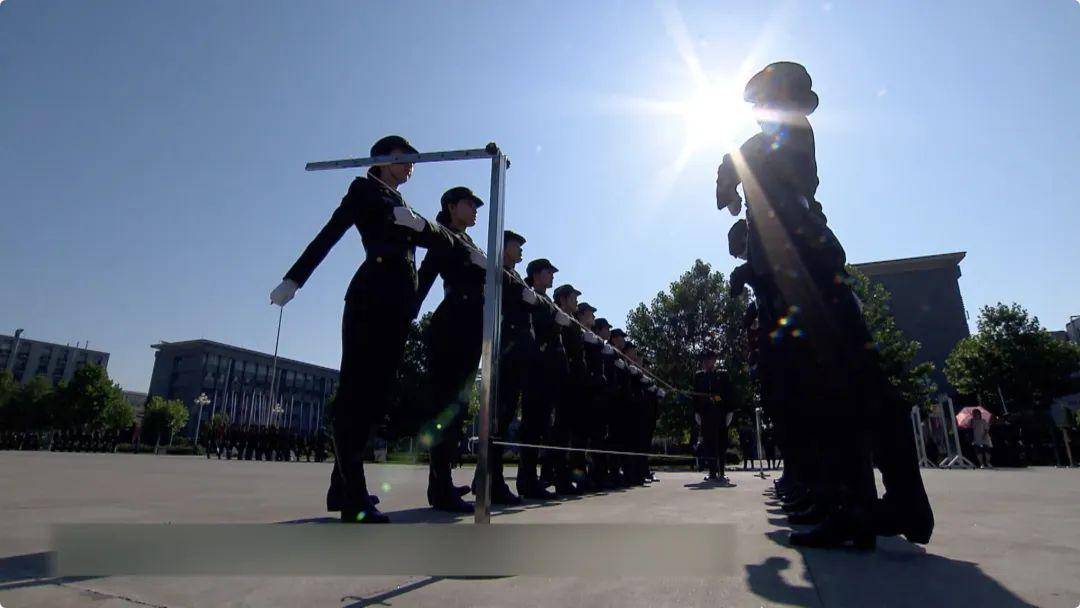 首批仪仗女兵是怎么炼成的?_训练_任务_会操