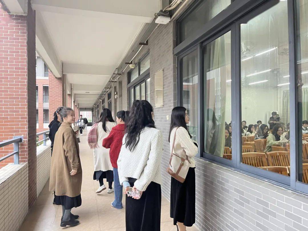 鸟声千种啭杨花满路飞的二月让我们来听听同学们分享自己的故事诉说出