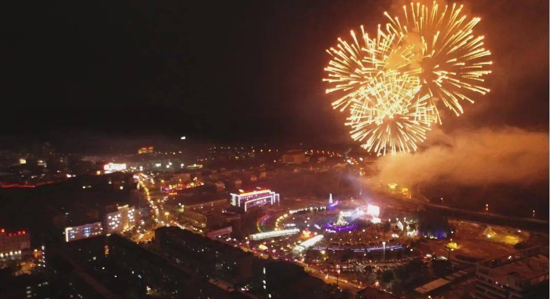 文艺演出,还有猜灯谜,图片展,带着孩子一起感受节日氛围,鼓茉龀ぜ