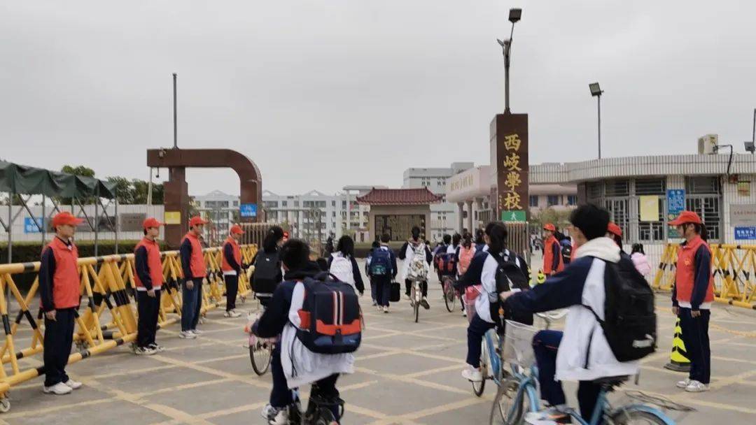 看开学季潮南学子龙年新气象_工作_校园_进行