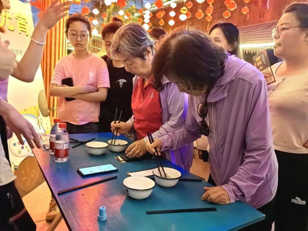 嘎栋街道举办元宵夜嘉年华活动_居民_社区_传统