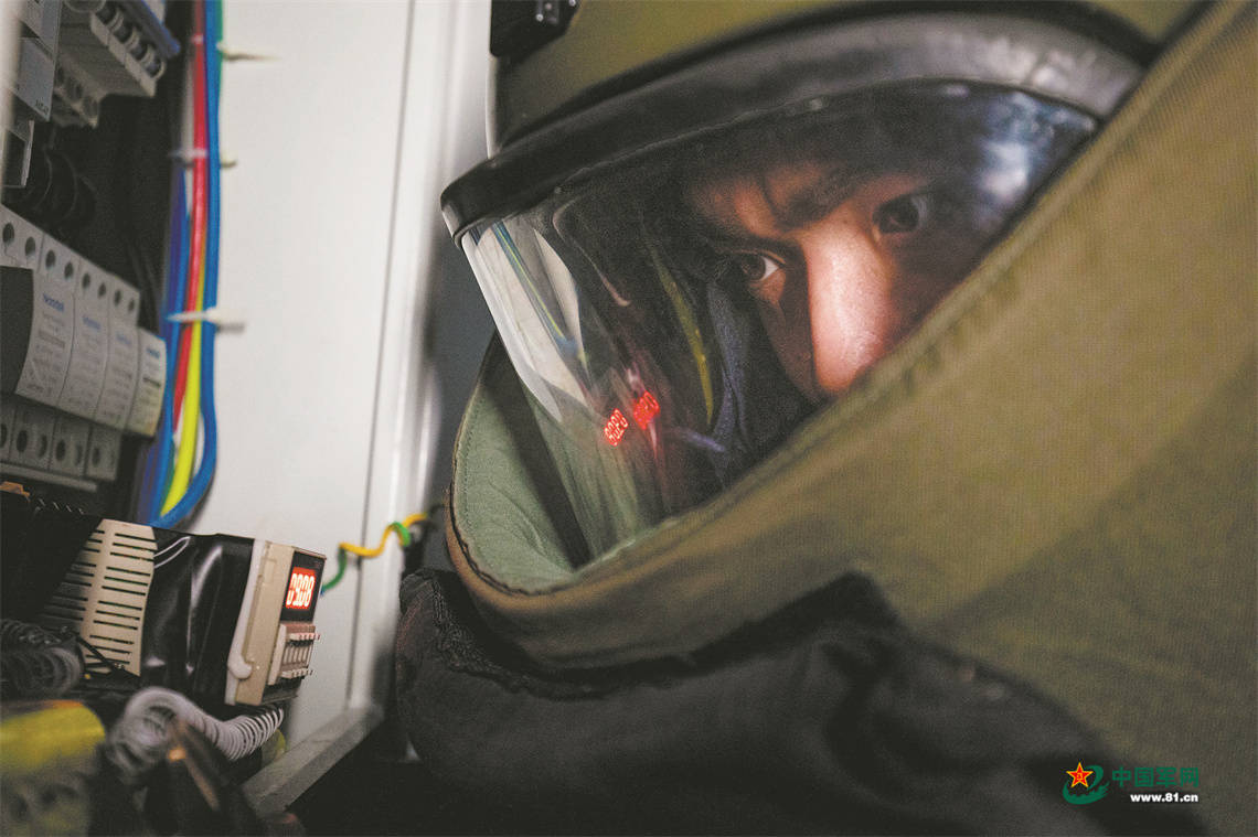 平凡的战位 奋斗的青春丨排爆手的平凡刻度_杨文军_训练_爆炸