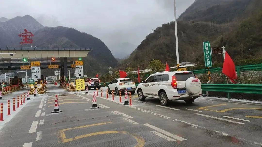 迎亲车队被困高速 陕西交控安平分公司相助"护嫁"_巡查_胡先生_安康